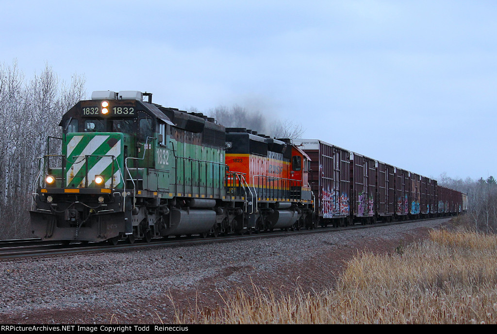 BNSF 1832